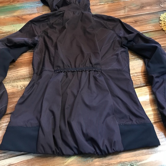 SOLD!!!!Lululemon Jacket! Sz 4 - Picture 4 of 4